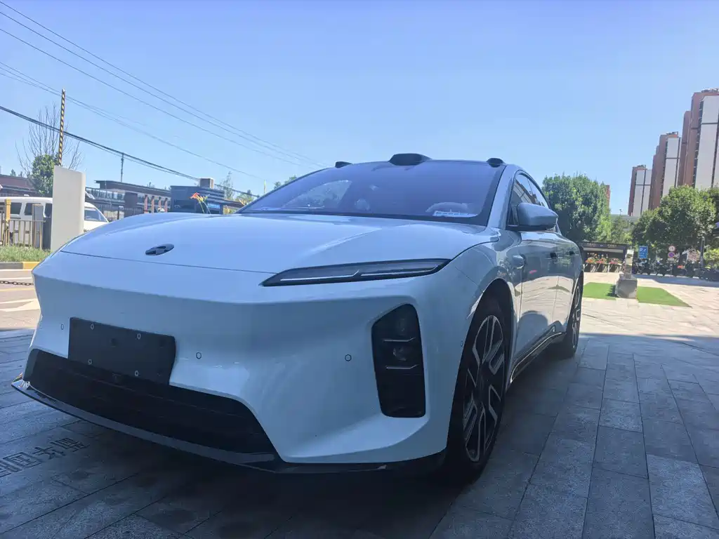 NIO ET5