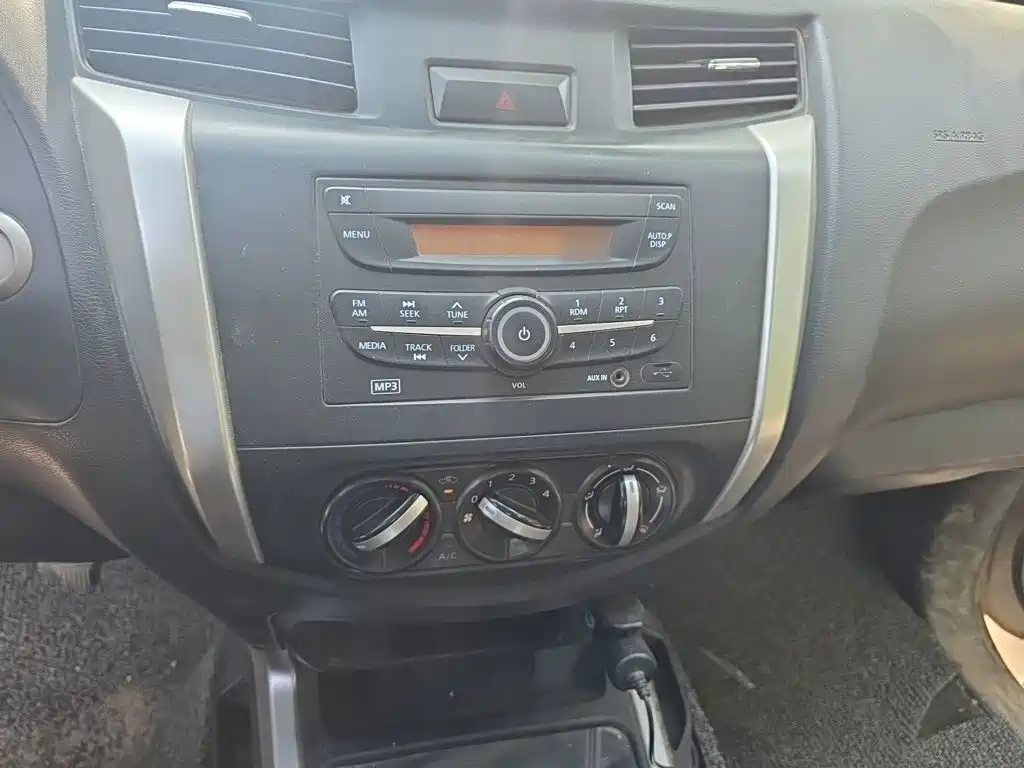 Nissan Navara — миниатюра 6