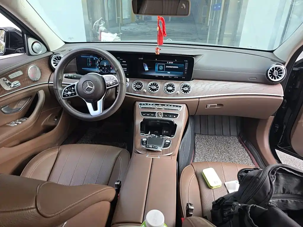 Mercedes-Benz E-Class — миниатюра 10