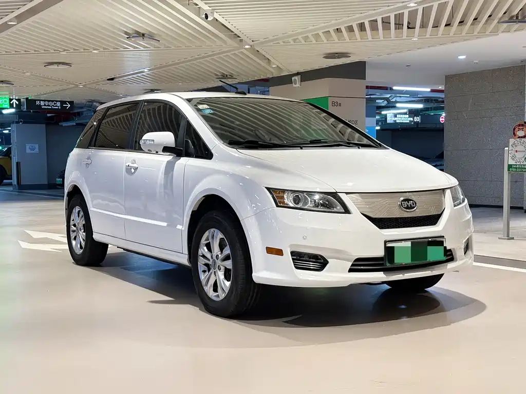 BYD E6