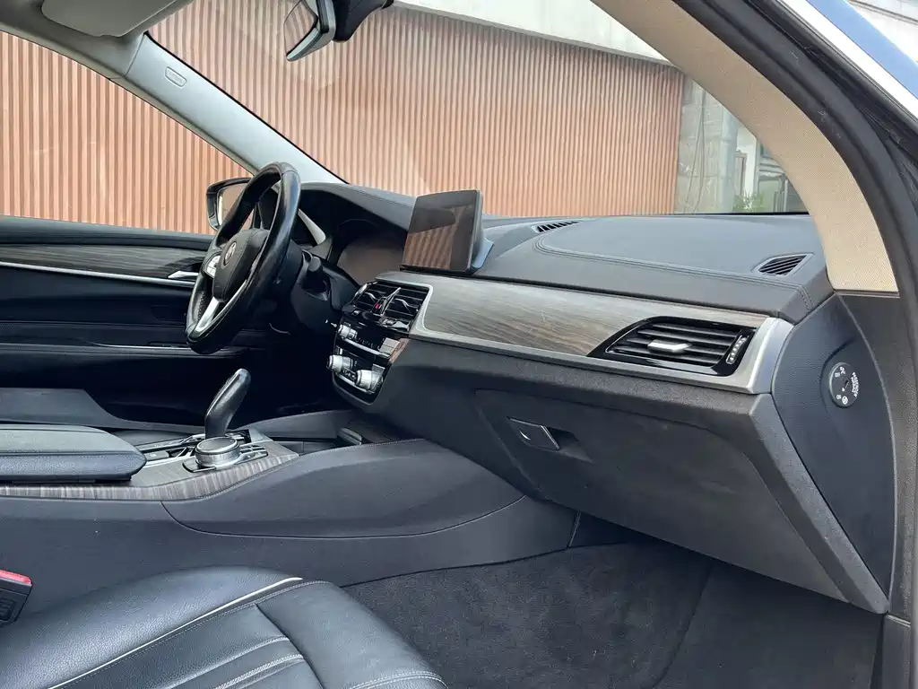 BMW 6 Series GT — миниатюра 9