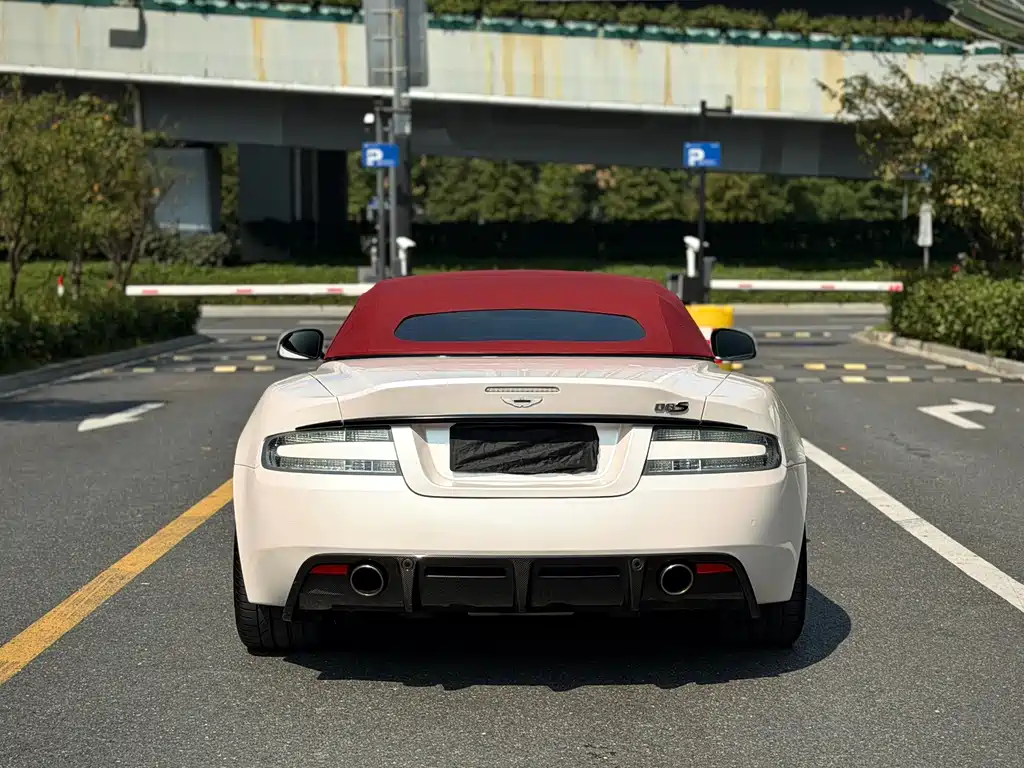 Aston Martin DBS — миниатюра 4