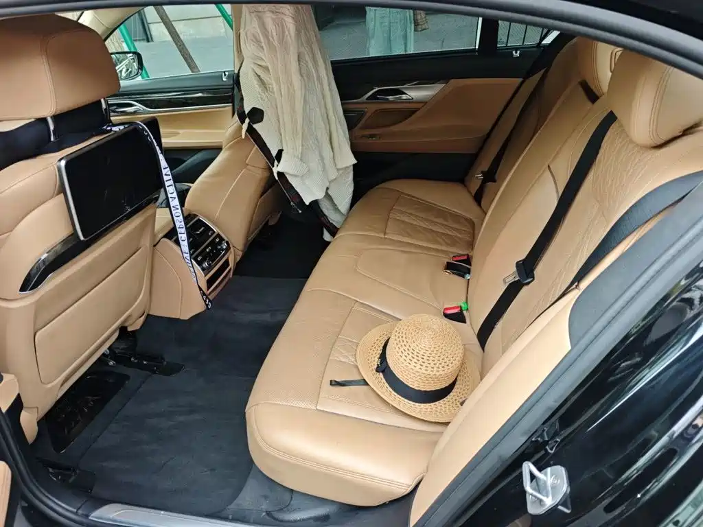 BMW 7 Series — миниатюра 18