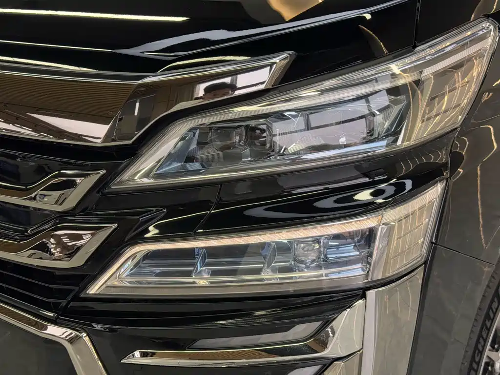 Toyota Vellfire — миниатюра 4