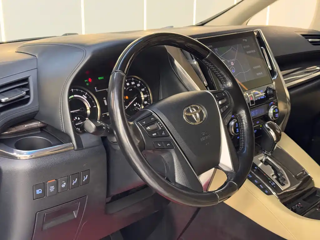 Toyota Vellfire — миниатюра 15