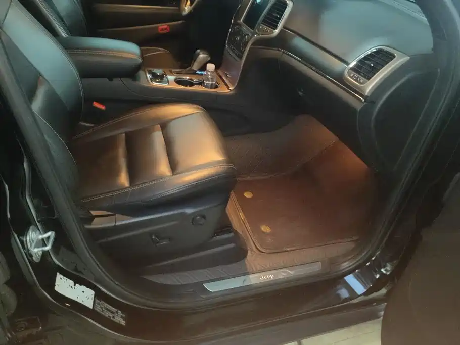 Jeep Grand Cherokee (Import) — миниатюра 8