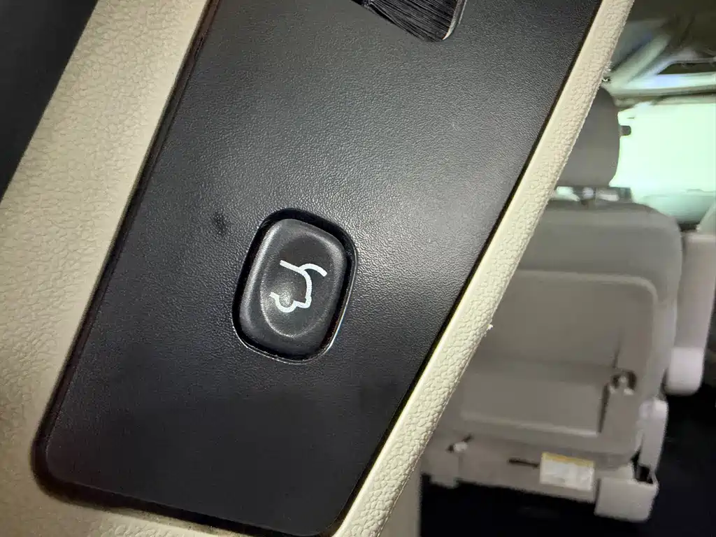 Chrysler Grand Voyager (Import) — миниатюра 17