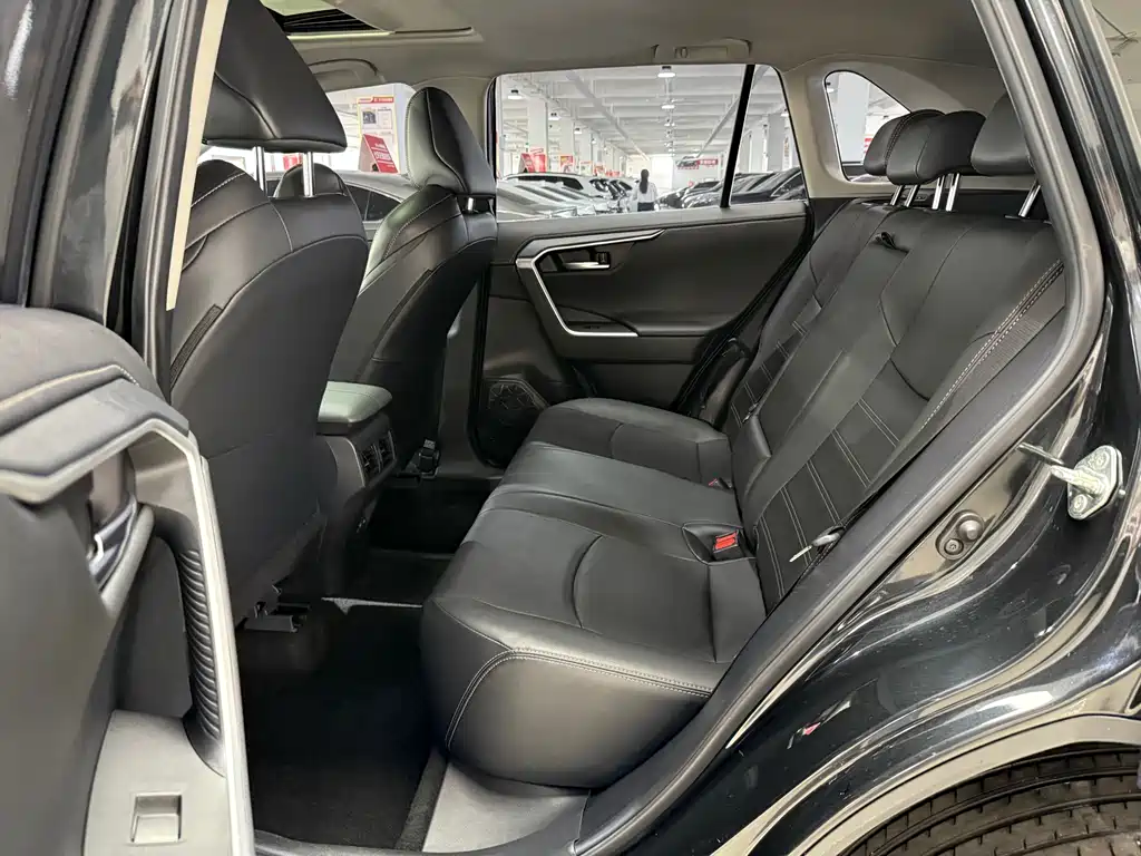 Toyota Wildlander 2022 2.0L CVT Luxury