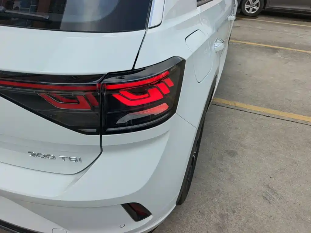 Volkswagen T-Roc — миниатюра 8