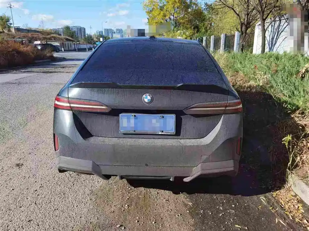 BMW 5 Series — миниатюра 2