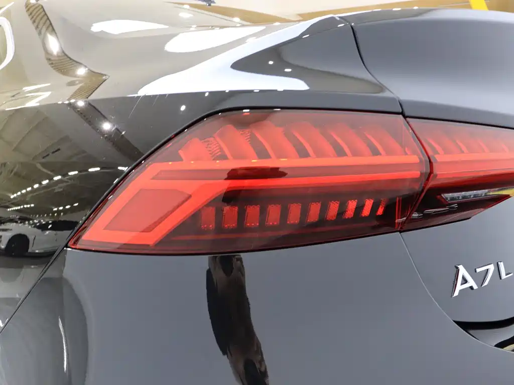 AUDI A7L