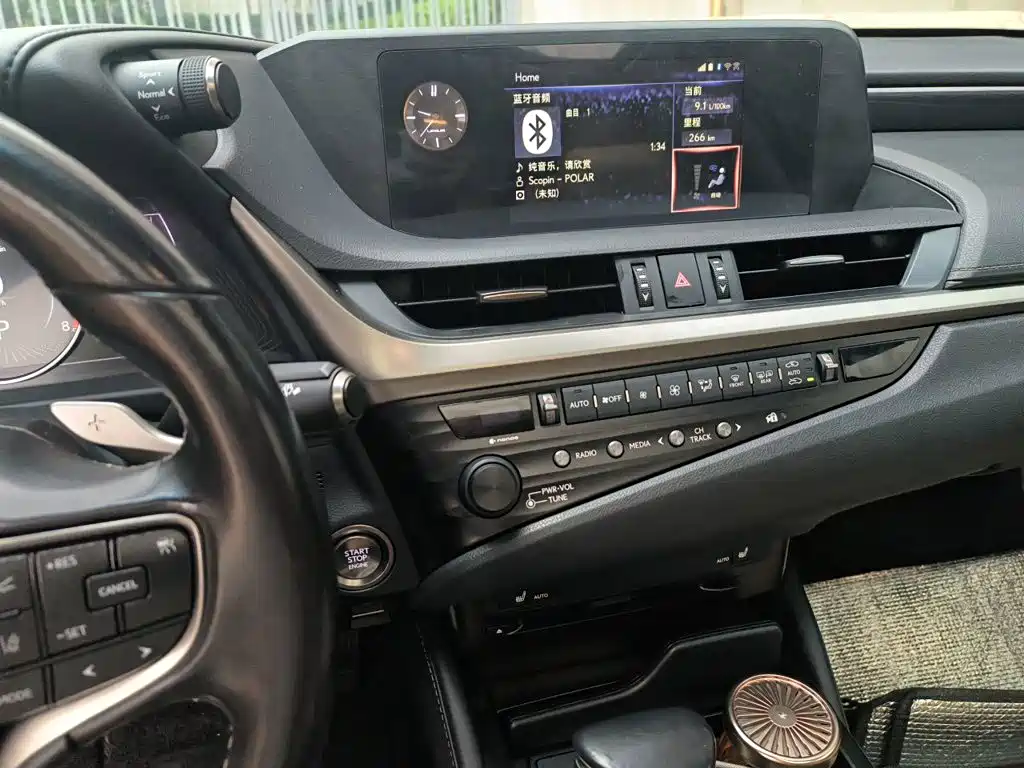 Lexus ES 2018 200 VI