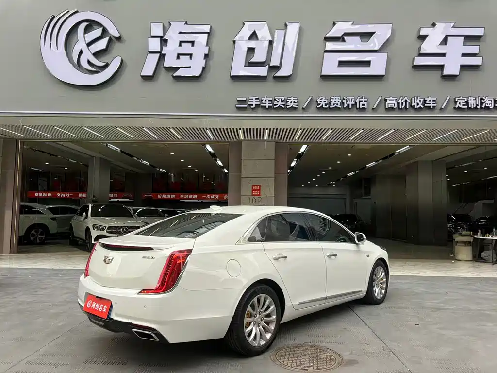 CADILLAC XTS