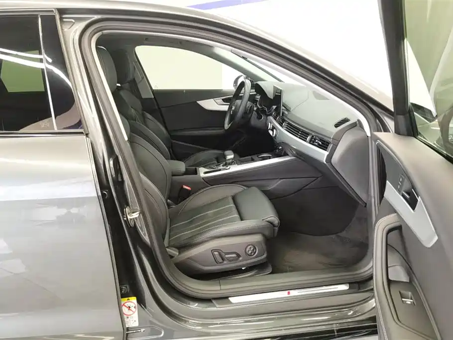 Audi A4L 2023 40 TFSI Luxury
