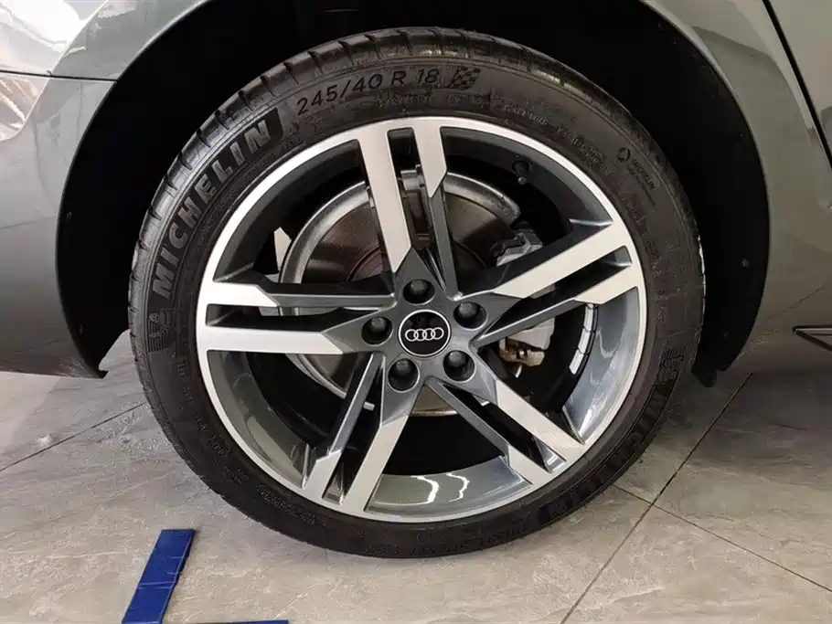 Audi A4L 2023 40 TFSI Luxury