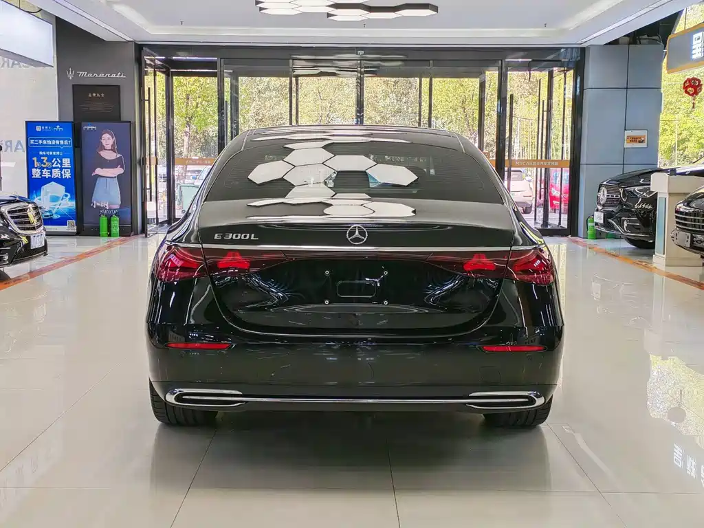 Mercedes-Benz E-Class — миниатюра 8