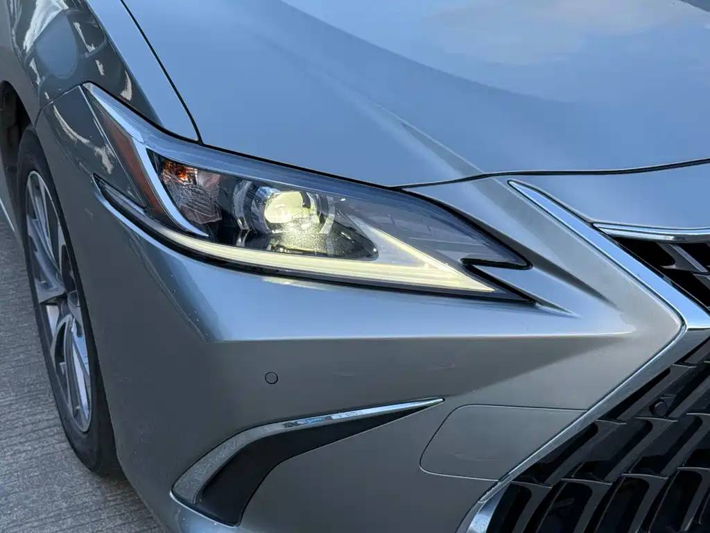 LEXUS  ES