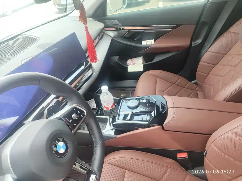 BMW 5 Series — миниатюра 10