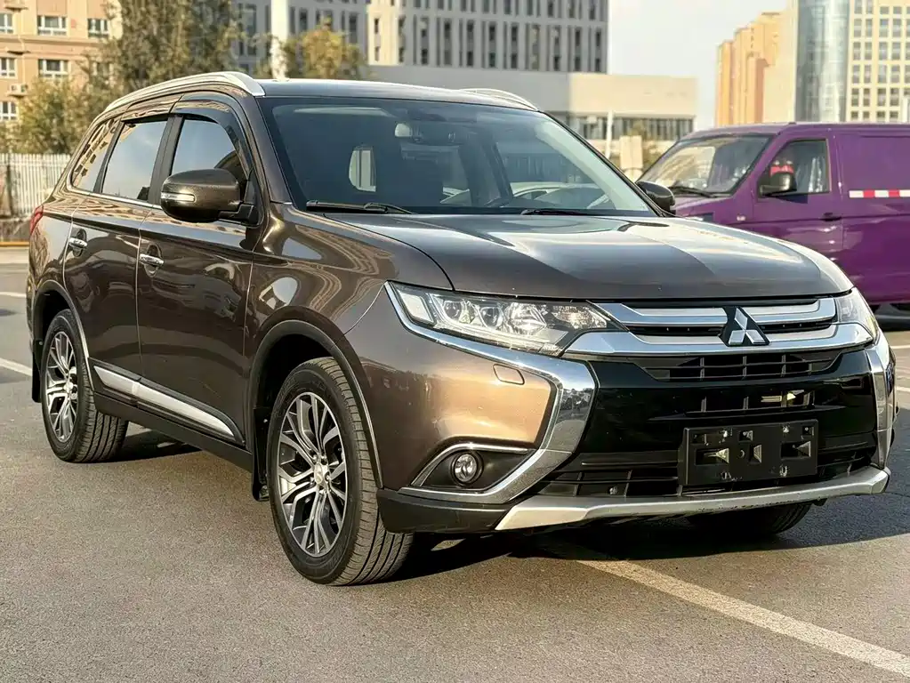 Mitsubishi Outlander — миниатюра 3