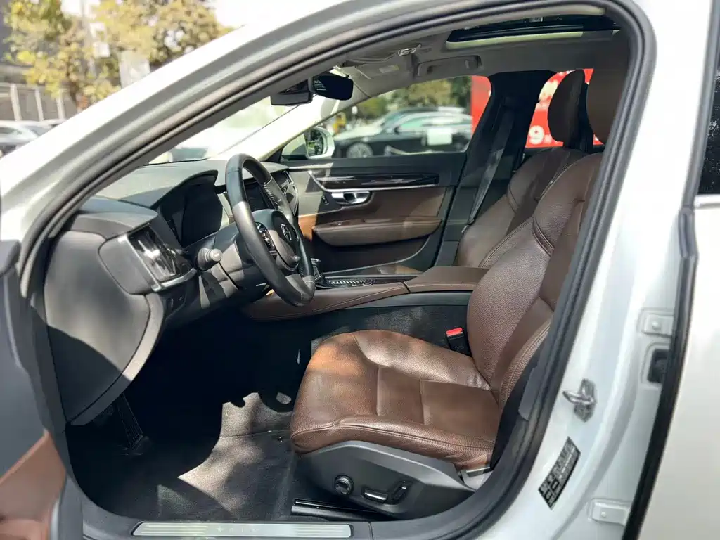 Volvo S90 2018 T4