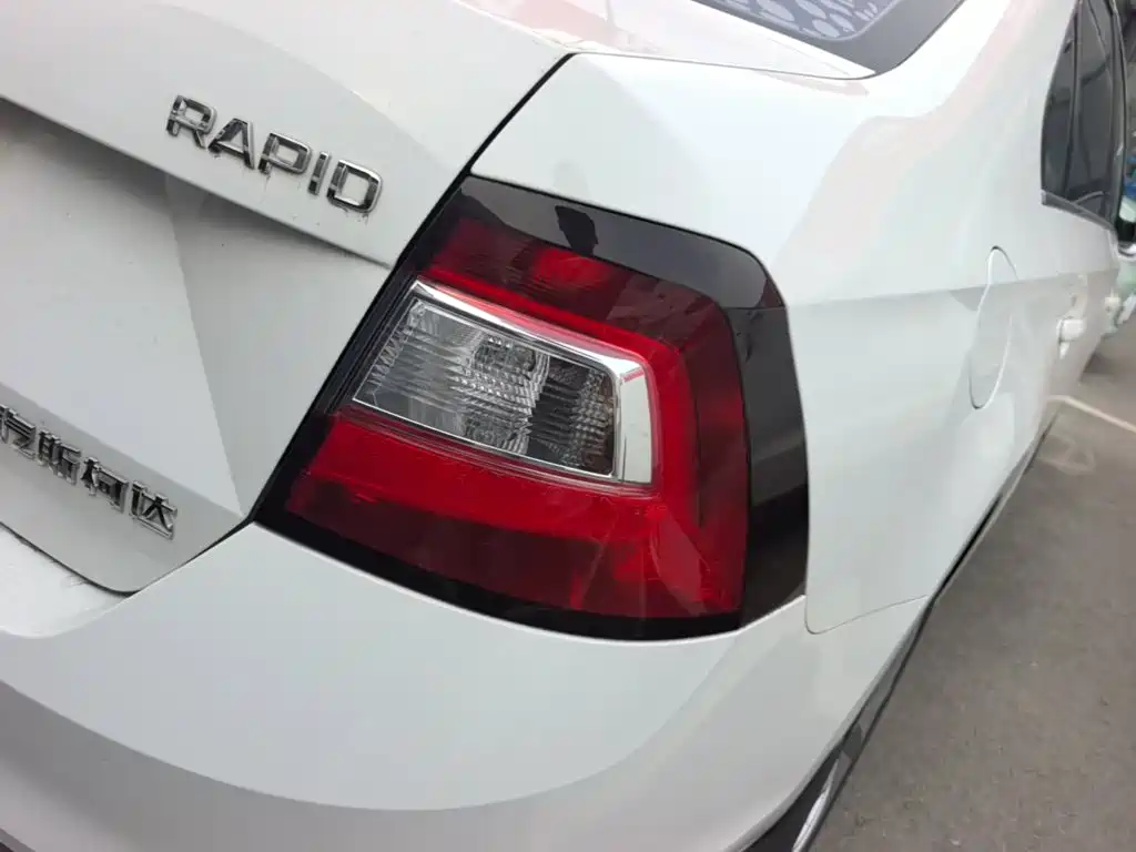 Skoda Rapid — миниатюра 8