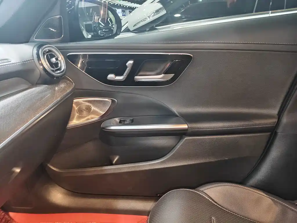 Mercedes-Benz C-Class — миниатюра 7