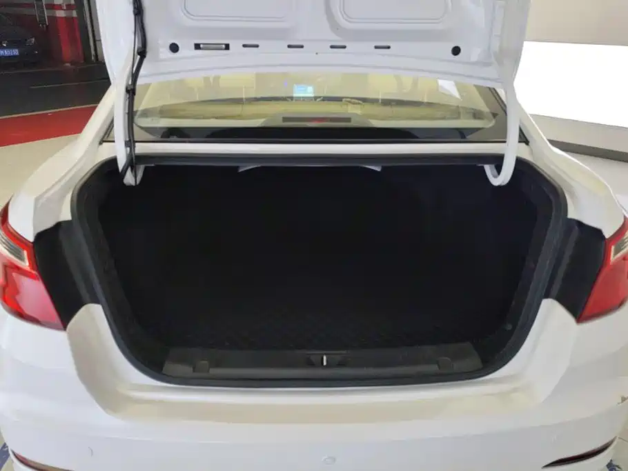 Changan Eado — миниатюра 4
