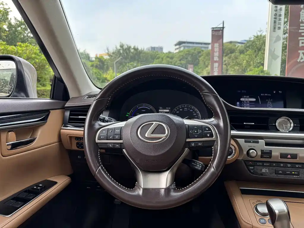 Lexus ES — миниатюра 10