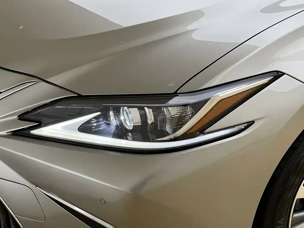 Lexus ES — миниатюра 5