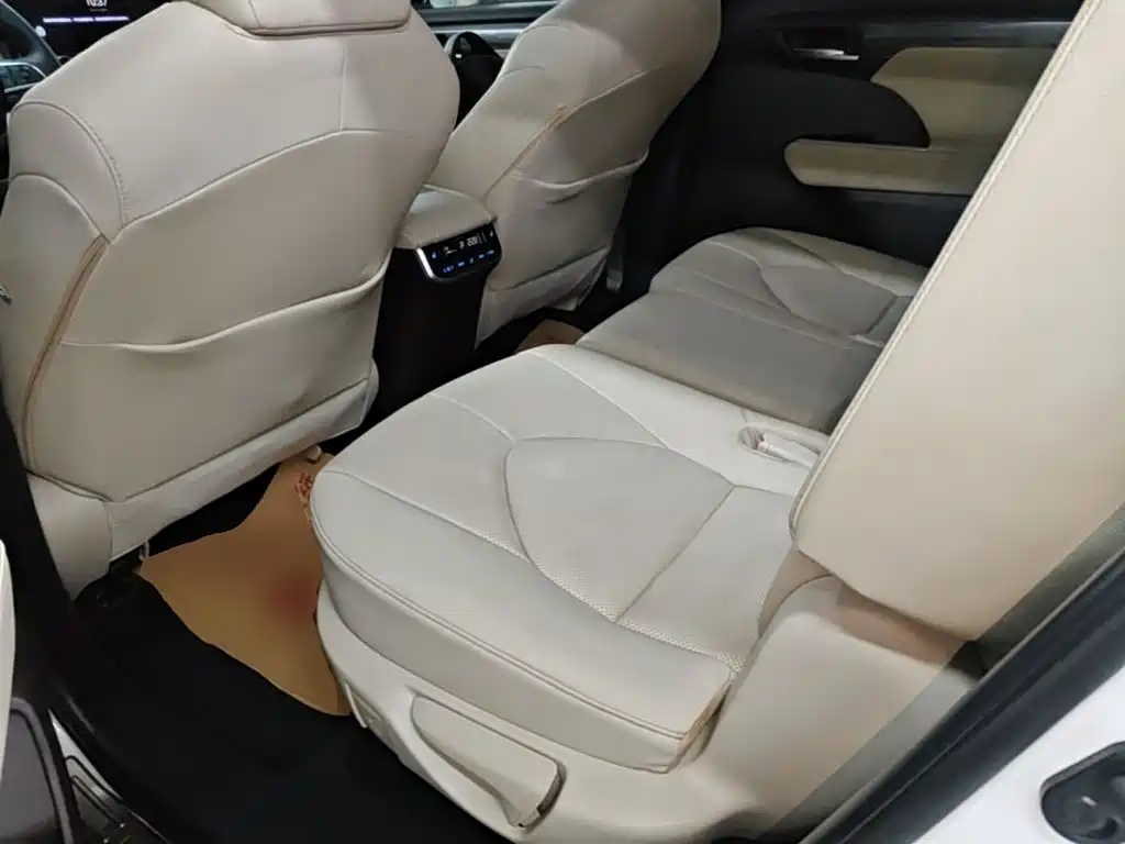 Toyota Highlander — миниатюра 17