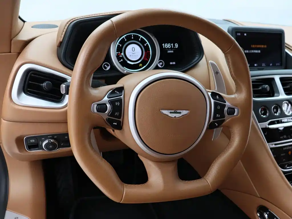 Aston Martin DB11 — миниатюра 8