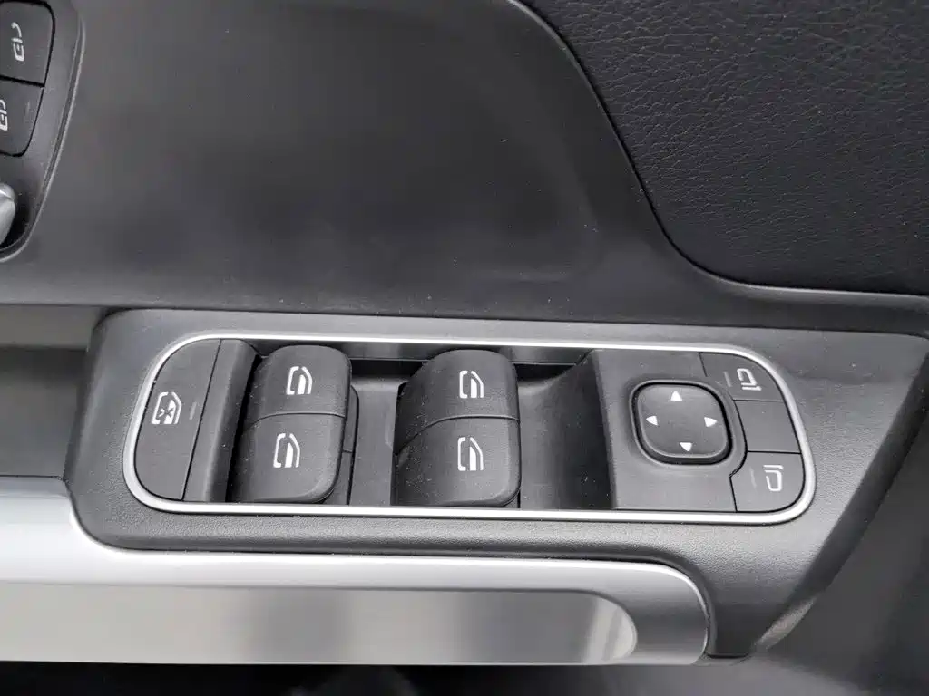 Mercedes-Benz GLB — миниатюра 9