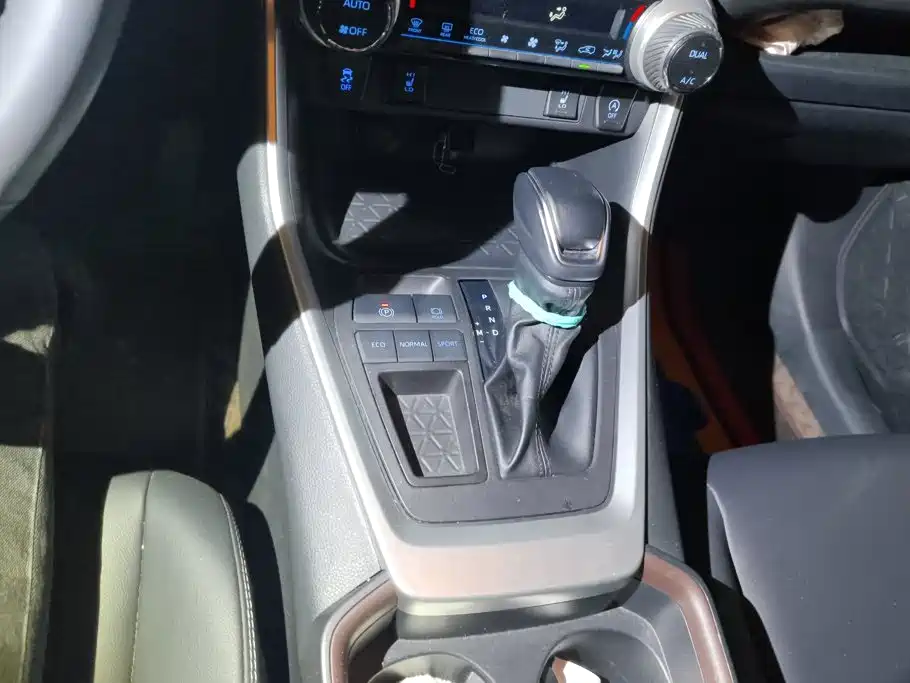 Toyota RAV4 — миниатюра 16