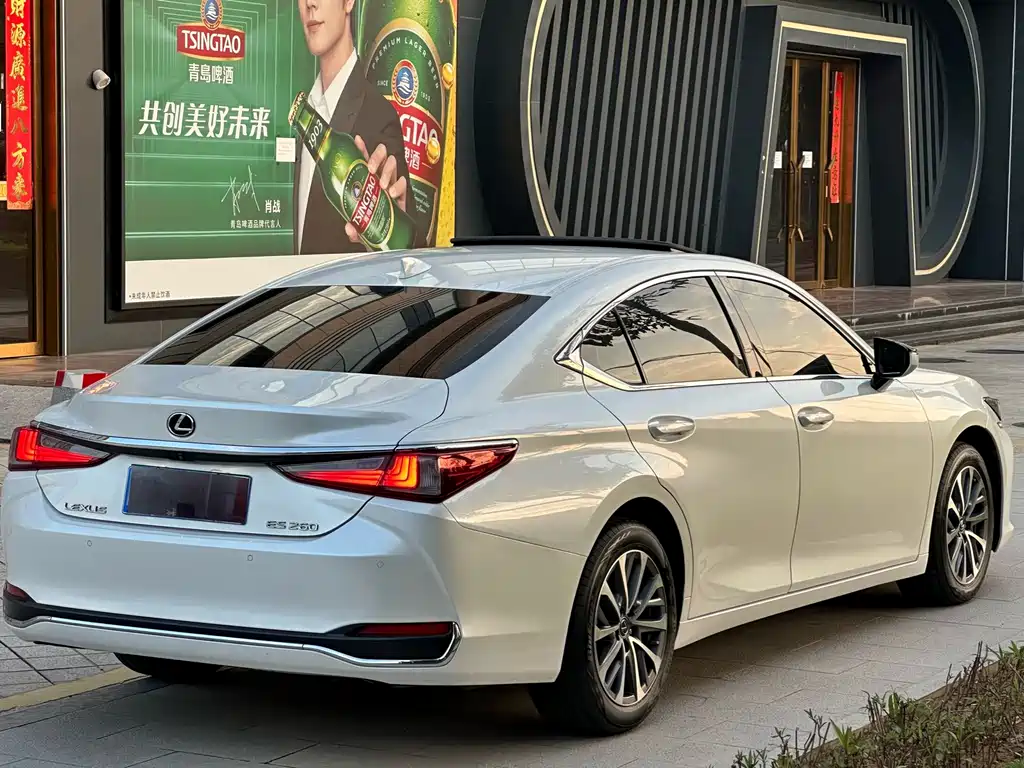 Lexus ES — миниатюра 12