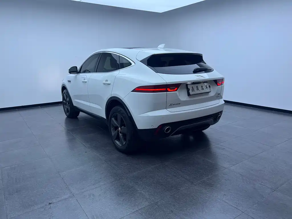 Jaguar E-PACE — миниатюра 12
