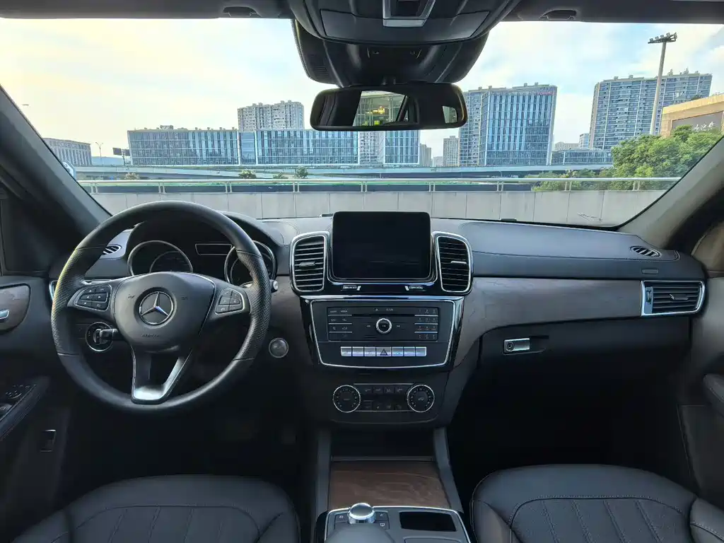 Mercedes-Benz GLE (Import) — миниатюра 5