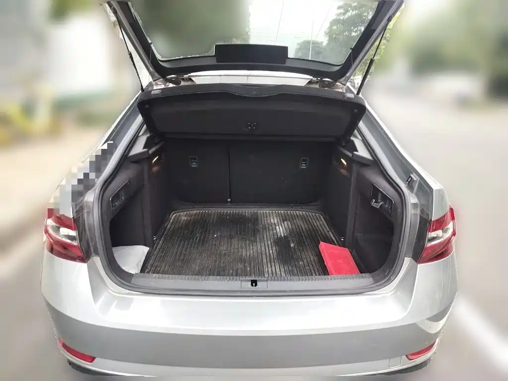 Skoda Superb — миниатюра 15