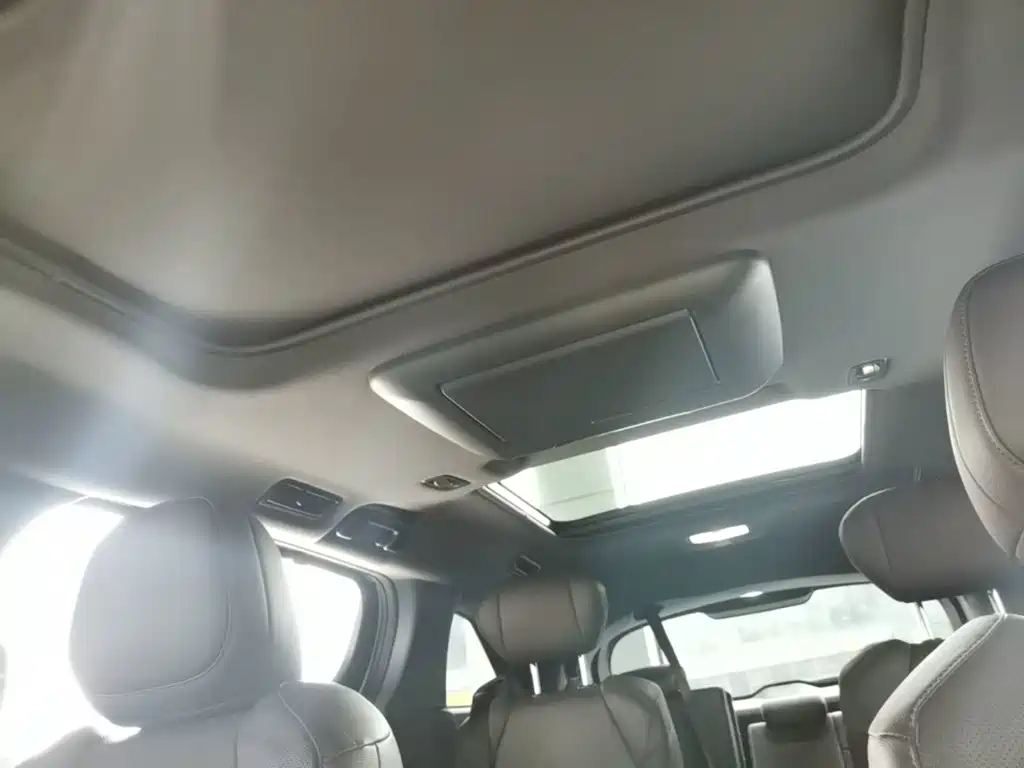 Toyota Sienna — миниатюра 18