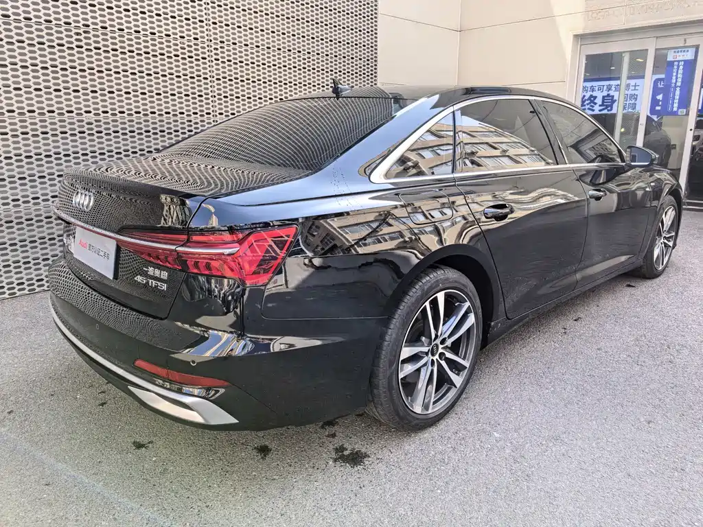 Audi A6L 2023 40 TFSI Luxury