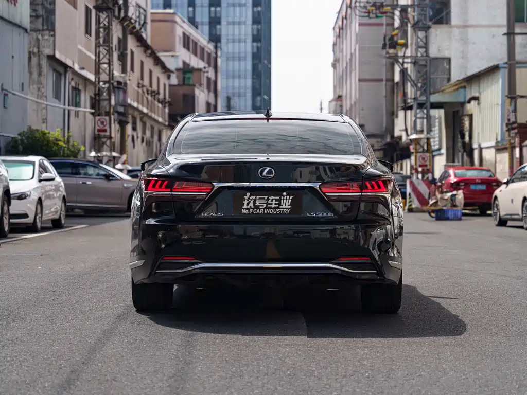 Lexus LS 2018 500h V
