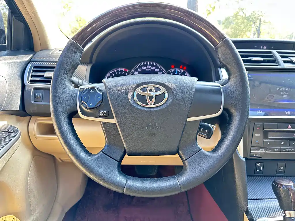 Toyota Camry — миниатюра 14
