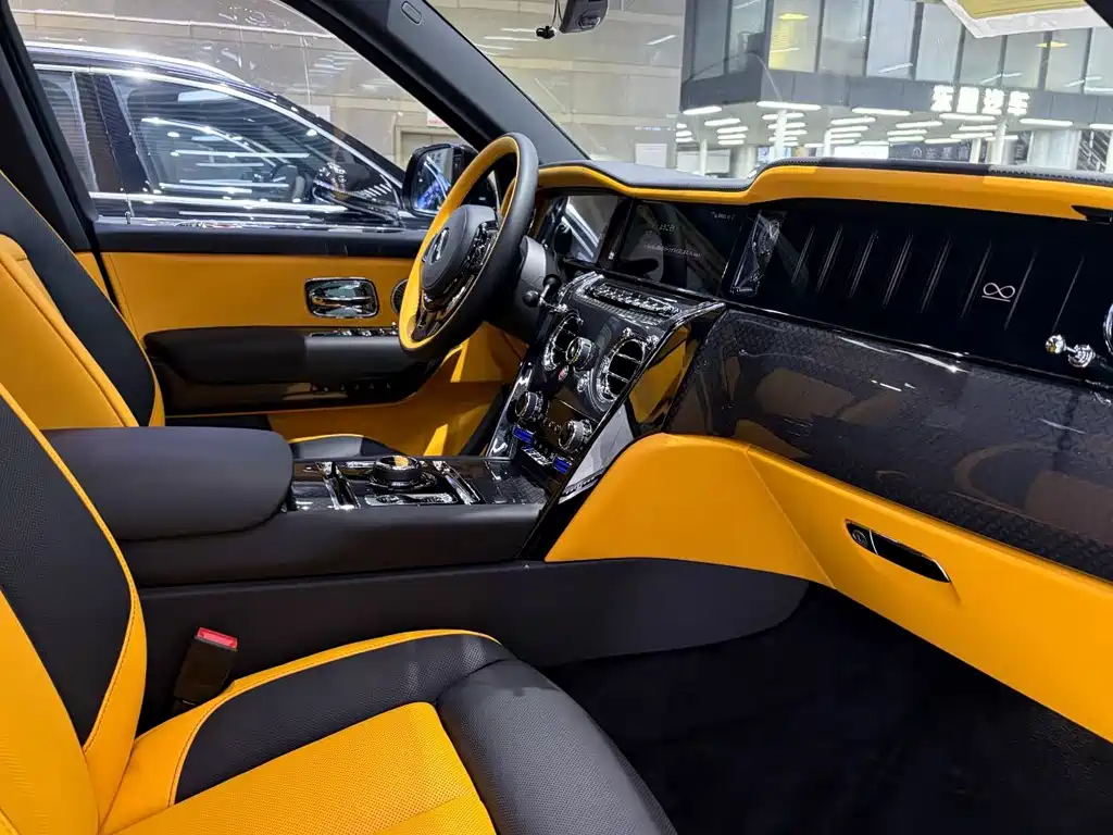 Rolls-Royce Cullinan 2025 Black Badge