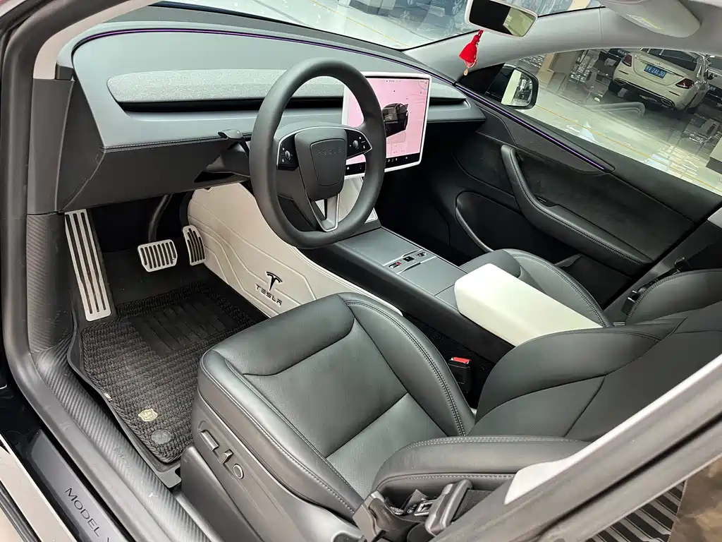Tesla Model Y — миниатюра 4