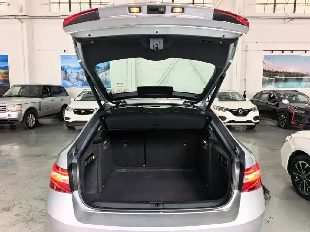 Skoda Superb — миниатюра 15