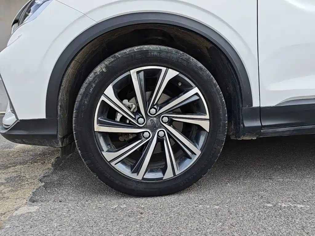 Geely Binyue — миниатюра 23