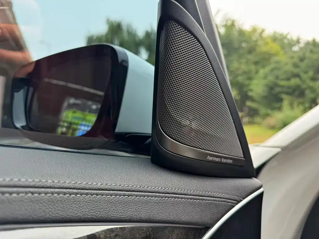 BMW 5 Series — миниатюра 4