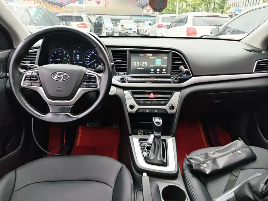 Hyundai Elantra — миниатюра 10