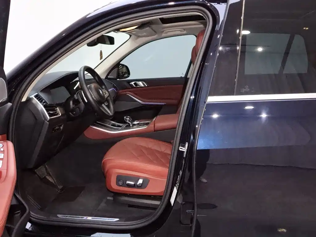 BMW X5 2022 xDrive 30Li Premium M Sport