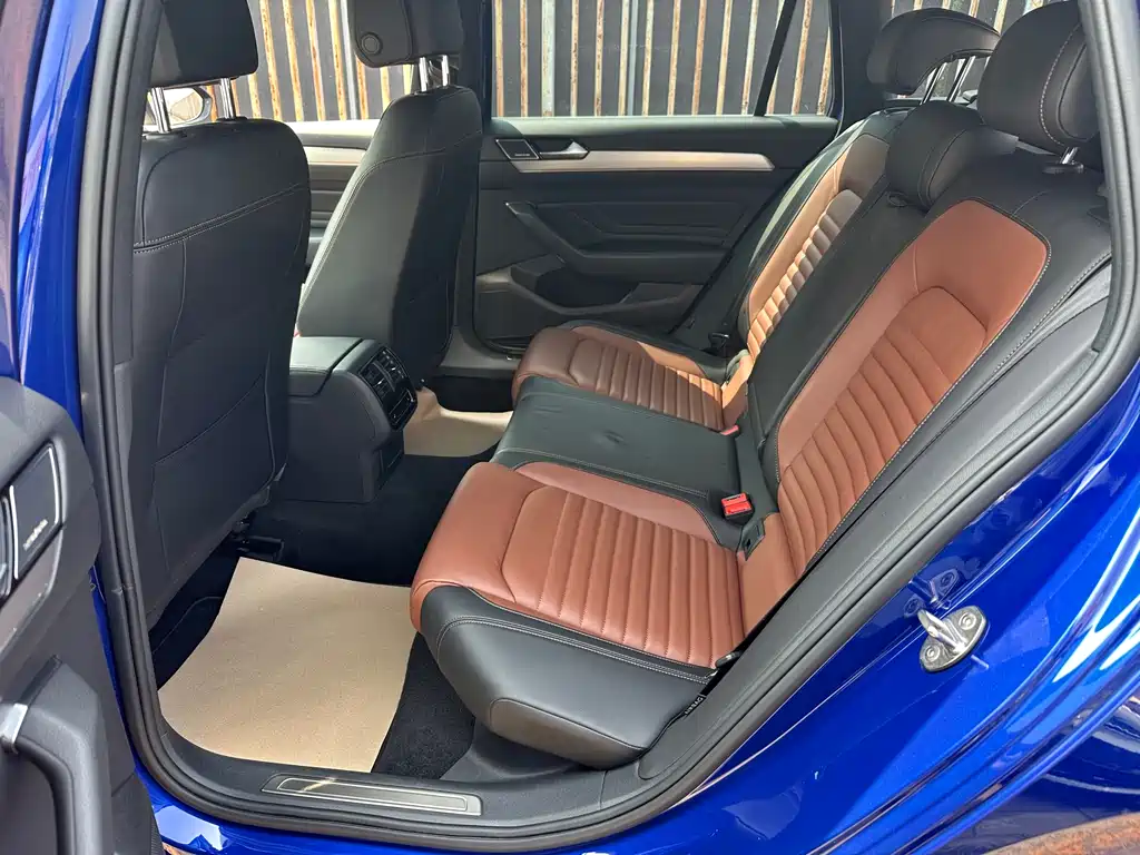 Volkswagen Passat Variant 2021 2.0T