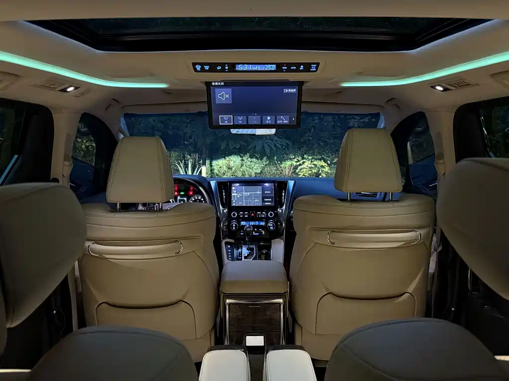 Toyota Alphard — миниатюра 16